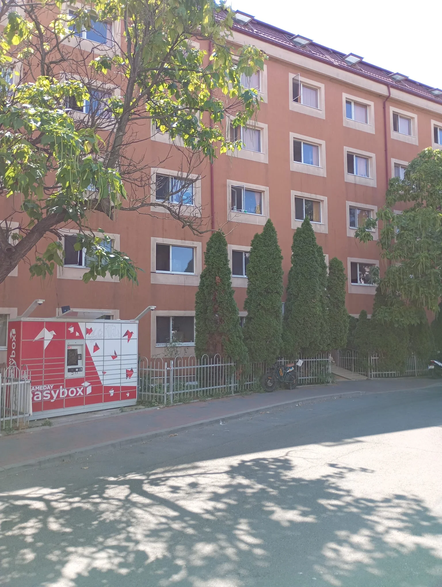 Exteriorul clădirii